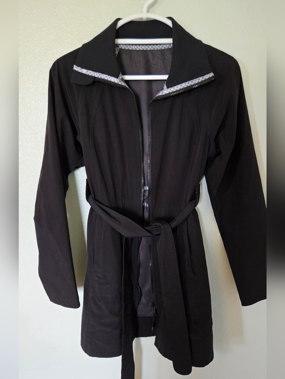Lululemon | Black Rain Jacket Size Small